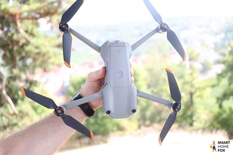 Die Rotorblätter der DJI Air 2S haben einen orangen Farbakzent.